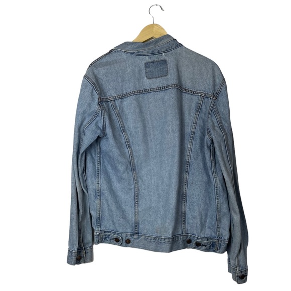 Levi’s Trucker Denim Jacket in Light Stonewash Large - Picture 6 of 10